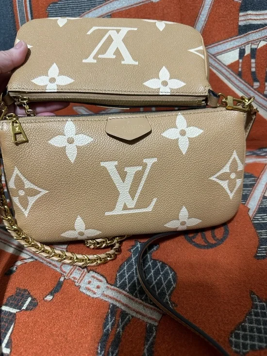 LOUIS VUITTON ❤️🌟 MONOGRAM EMPREINTE GIANT MULTI POCHETTE W/ TWO STRAP⭐️ - Picture 3 of 15
